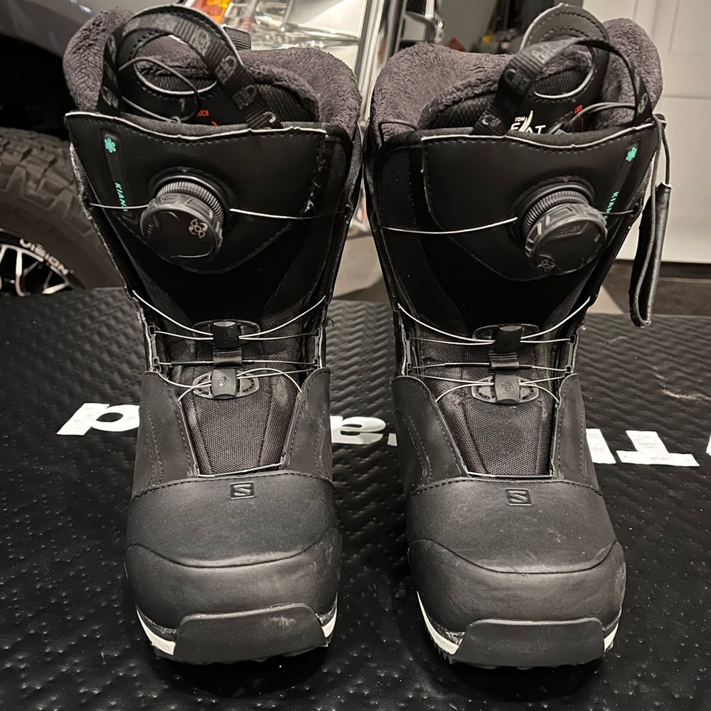Heated women’s snowboard boots